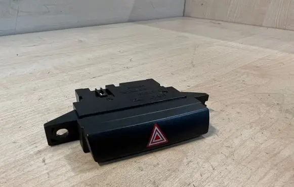 Honda CR-V Hazard light switch M47908 T0AHZSM47908 M47909