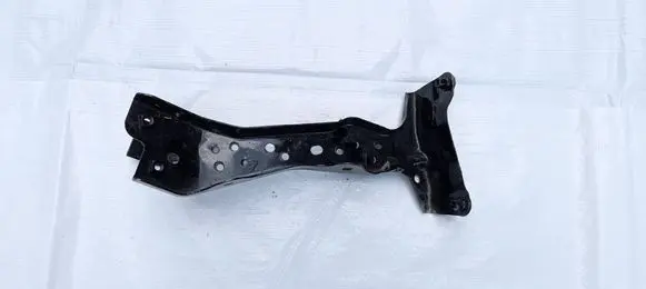 Audi A3 S3 8V Fender mounting bracket 8V0821135