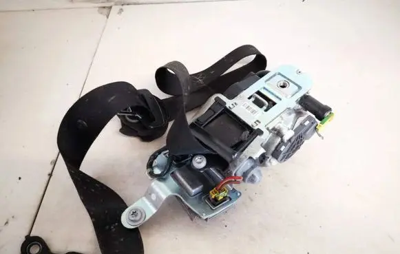 Mercedes-Benz E W212 Front seatbelt 617112100 610035800d
