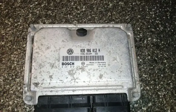 Skoda Octavia Mk1 (1U) Engine control unit/module 038906012H 0281010129