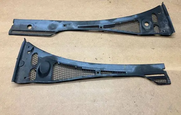 BMW 5 E34 Wiper trim 1946126 1946125
