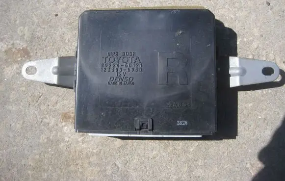 Lexus LS 460 - 600H Door control unit/module 8922450121