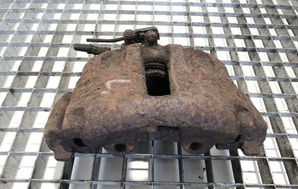 Front brake caliper