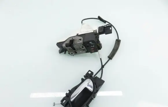 Peugeot 308 Front door lock 567148