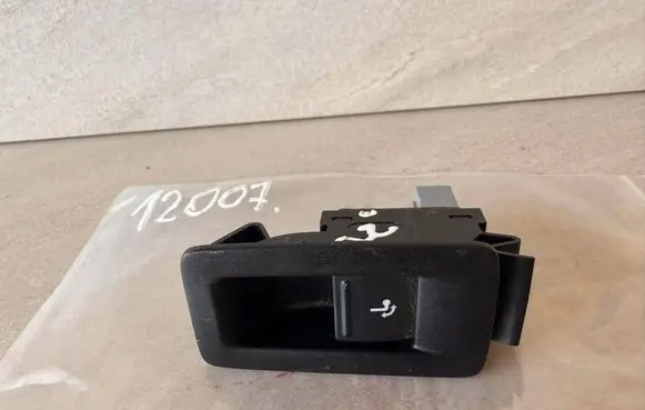 Volkswagen PASSAT B7 Switch for retractable tow bar 7N0959511B