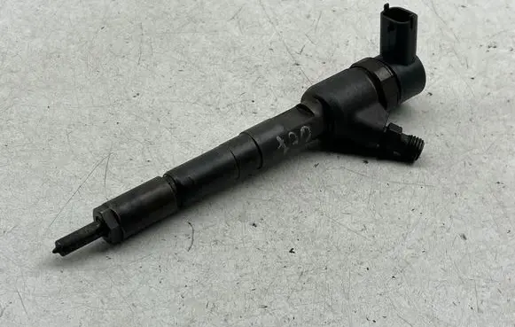 Opel Combo C Fuel injector 0445110083
