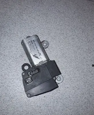 BMW 5 E39 Wiper motor 8361640