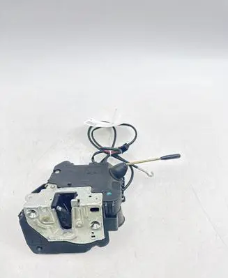 Mercedes-Benz C W203 Front door lock 2037200435 A2037200435