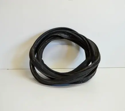 Trunk rubber seal (body)