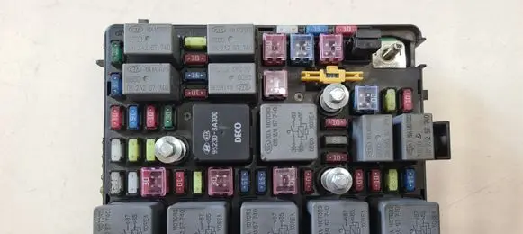 KIA Carens I Fuse module 05511N AK5226 OK2K1