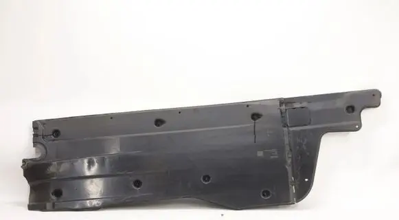 Volkswagen PASSAT B8 Engine splash shield/under tray 3Q0825201H5784784
