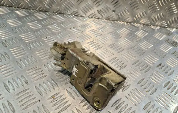Volkswagen Transporter - Caravelle T4 Coupe door lock (next to the handle) 701837015D
