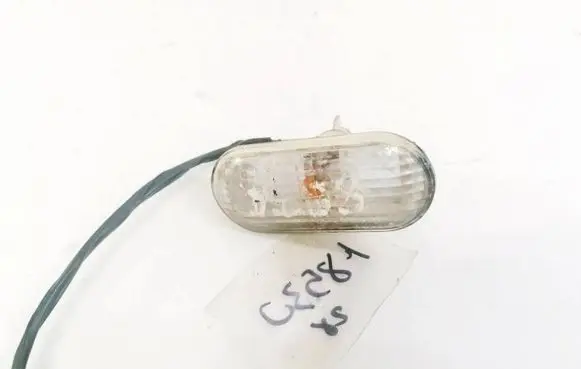 Ford Focus Front fender indicator light 4M5A13K309AA 4M5A-13K309-AA