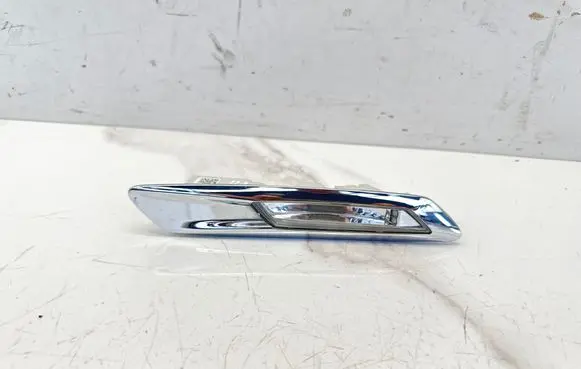 BMW 5 F10 F11 Front fender indicator light 01038701 01038703