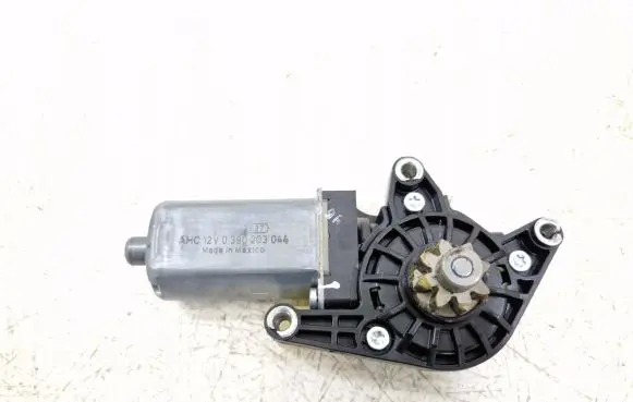 Ford Escape III Seat adjustment motor 939732106 B556W 0390203044
