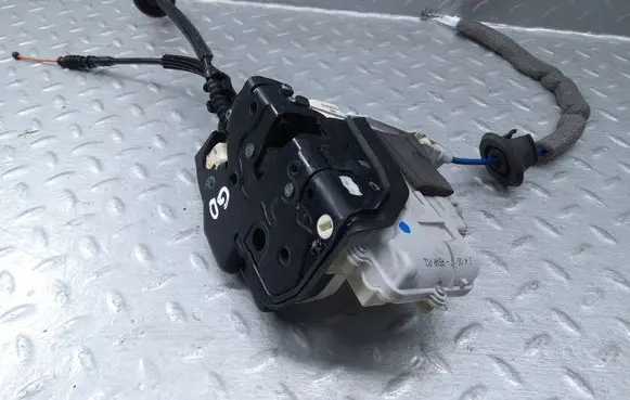 Audi A8 S8 D4 4H Rear door lock 4H0839016C