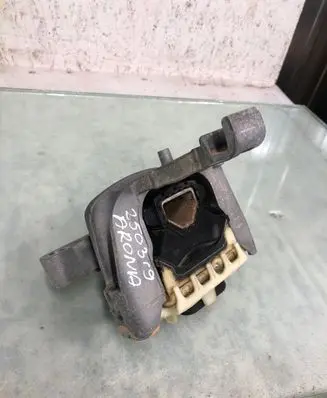 Seat Arona Engine mount bracket 2q0199262