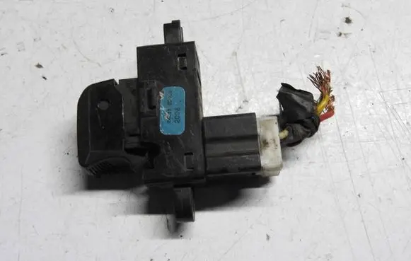 Nissan Note (E11) Electric window control switch 25411ED00B
