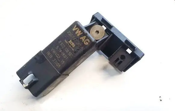 Volkswagen Golf V Glow plug pre-heat relay 03g907282a 0522120505