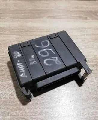 Volkswagen PASSAT B4 Ignition amplifier control unit KBA16673 HJS63010034