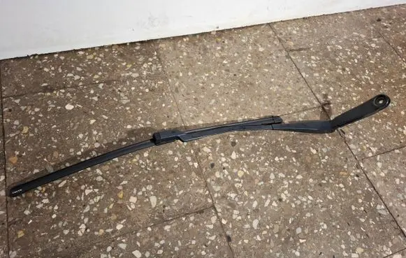 Volvo V60 Front wiper blade arm 30753504