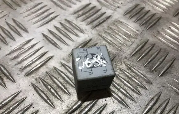 Skoda Fabia Mk2 (5J) Other relay 141951253b 20240072