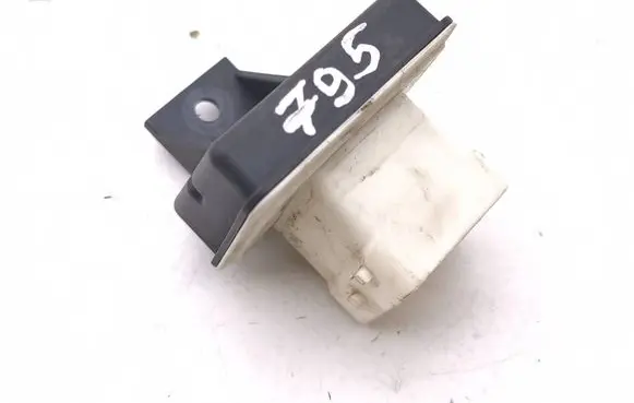 Nissan Qashqai Glow plug pre-heat relay 110679886R A6089000200