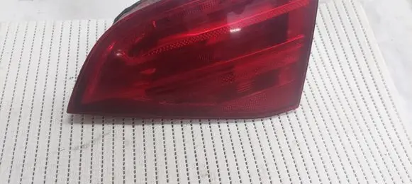 Tailgate rear/tail lights