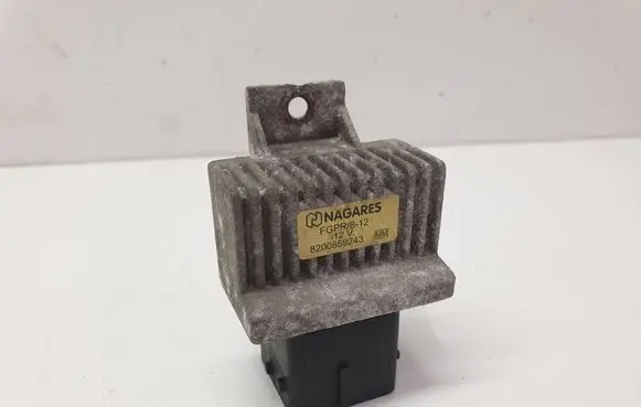 Nissan Juke I F15 Glow plug pre-heat relay 8200859243