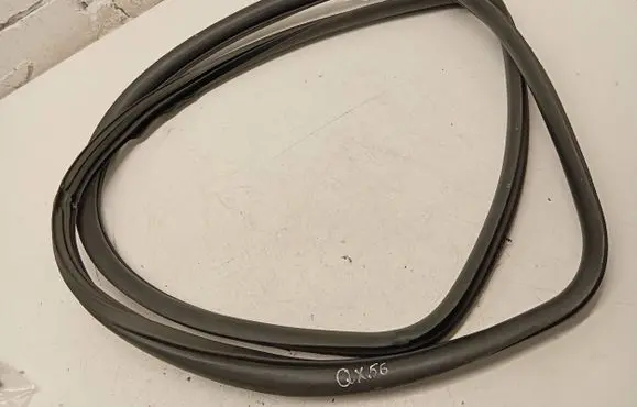 Infiniti QX56 Seal rubber (tailgate) 