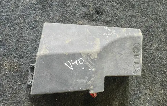 Volvo V40 Fuse box cover 31409757