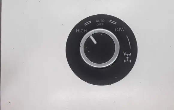 Volkswagen Touareg I Differential lock switch 7L6941435K