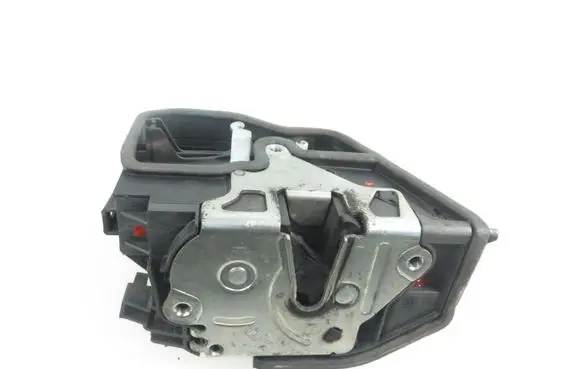BMW X3 E83 Front door lock 7167068