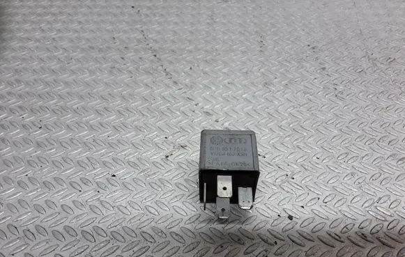 Volkswagen PASSAT B5 Other relay 8D0951253A