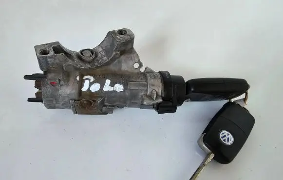 Volkswagen Polo IV 9N3 Ignition lock 4B0905851