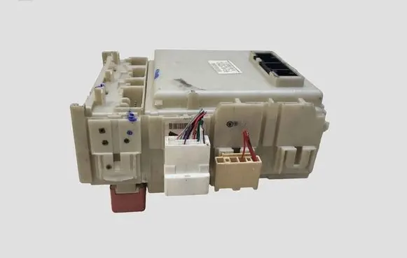 Toyota Avensis T270 Fuse module 8273005170C 15429F09