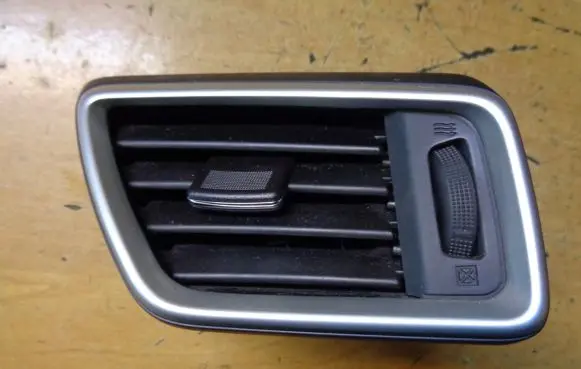 Nissan Qashqai Dashboard side air vent grill/cover trim 687604EA0A