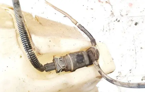 Nissan Primera Windscreen/windshield washer pump