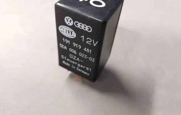 Volkswagen Golf III Other relay 191919481 5DA00602303