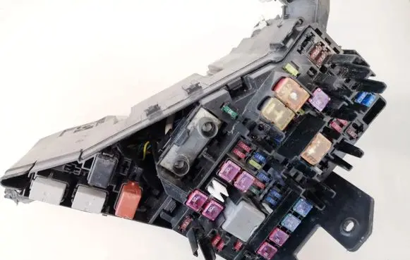 Subaru Legacy Fuse box set ic200540b mb702800b