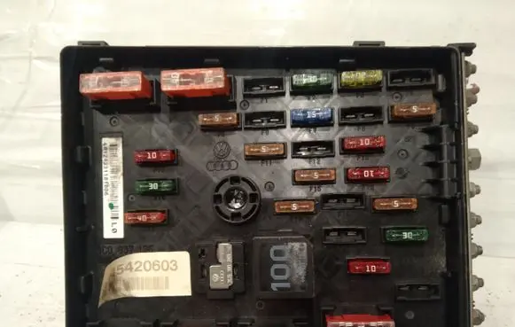 Volkswagen PASSAT B6 Fuse module 3C0937125 45420603 63592777