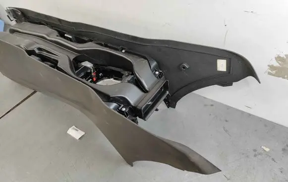 Jaguar XE Center console T2H3097