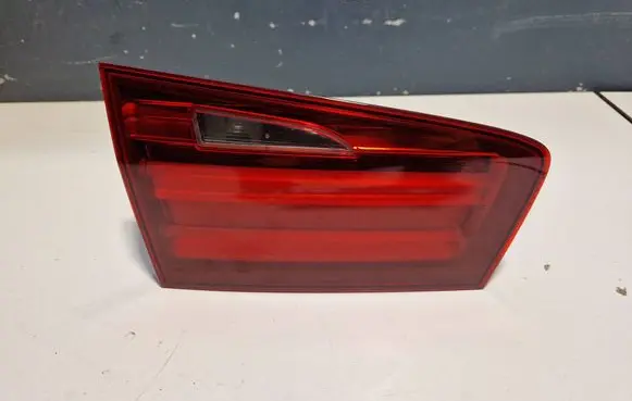 Tailgate rear/tail lights