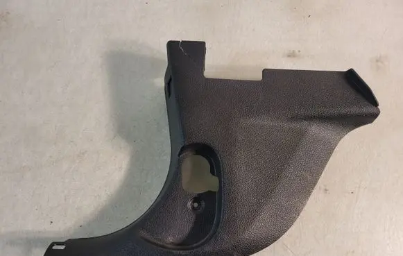 Foot area side trim