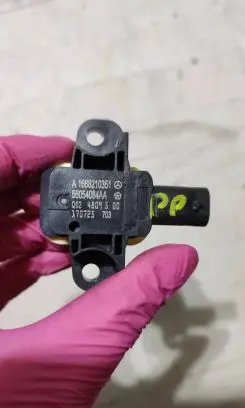Mercedes-Benz A W176 Airbag deployment crash/impact sensor A1668210351 56054084AA 1707257