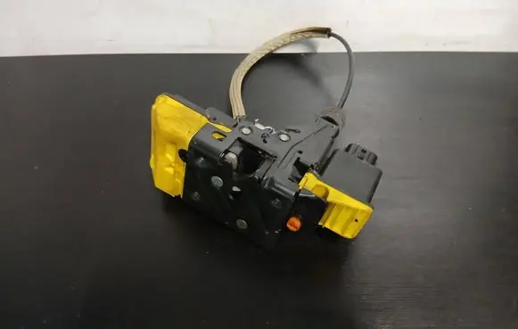 Volvo XC90 Rear door lock 30634622