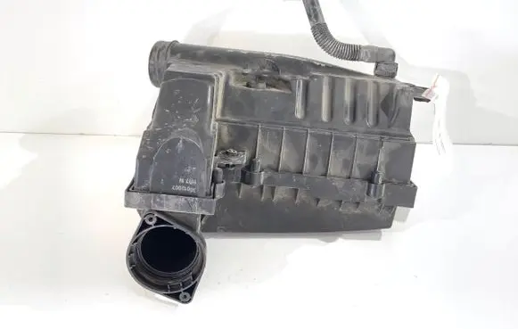 Volkswagen PASSAT B6 Air filter box 3C0129607AF