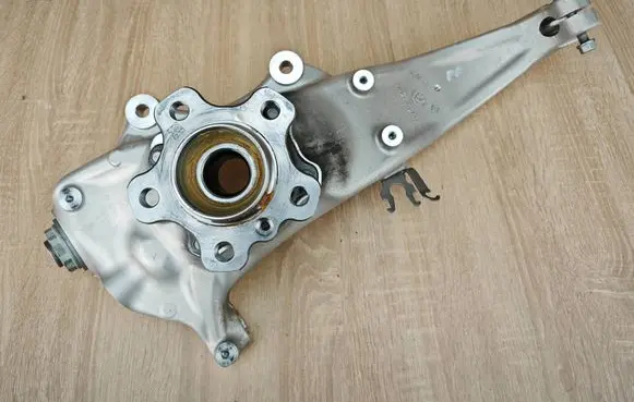 BMW 8 G16 Front wheel hub 6884386 6899175