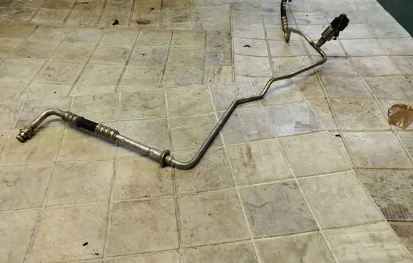 Ford C-MAX I Air conditioning (A/C) pipe/hose