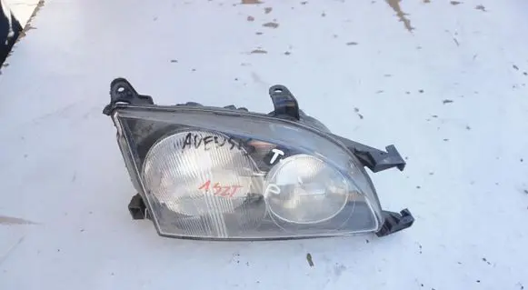 Toyota Avensis T220 Headlight/headlamp